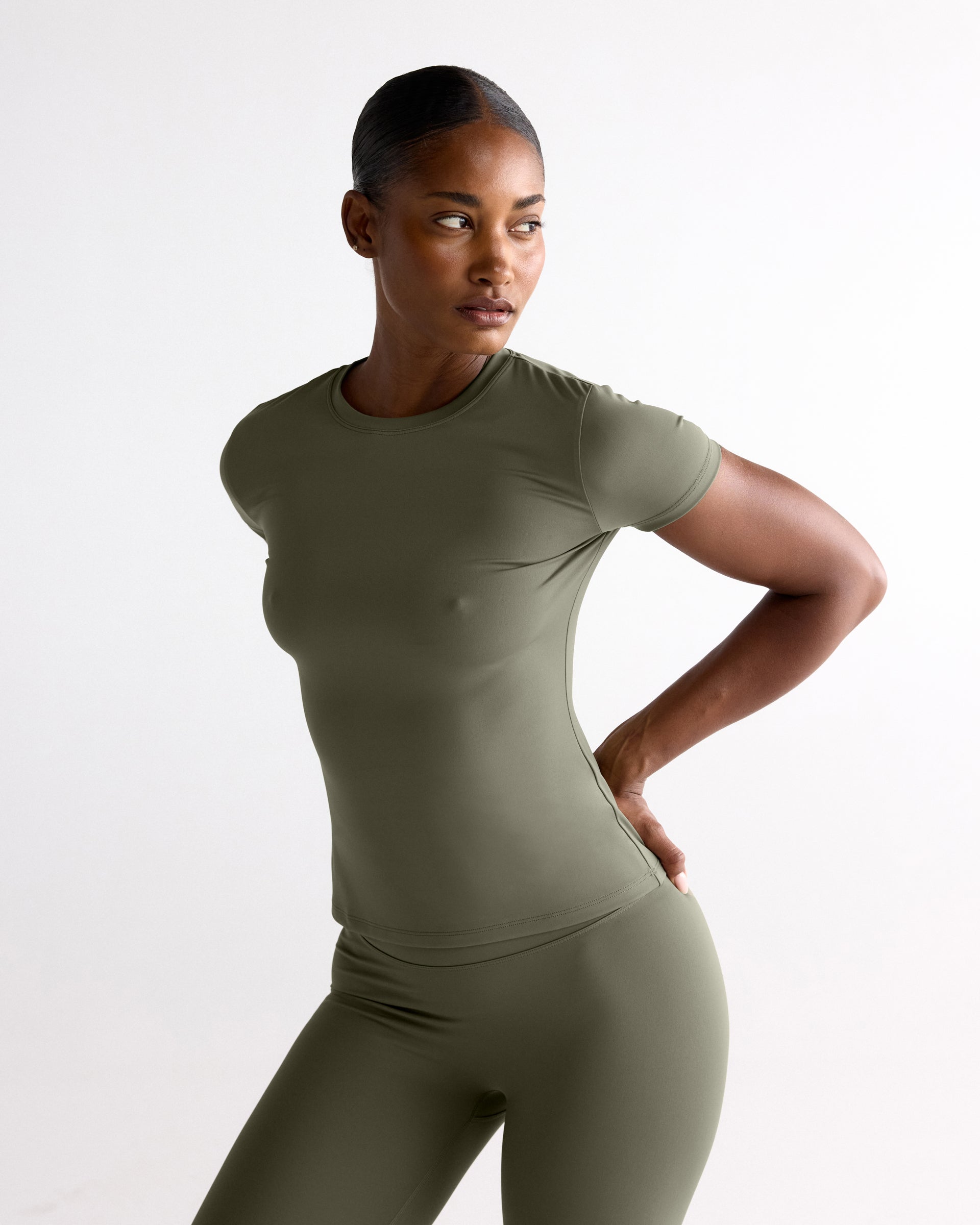 DÅWN No.4 CUP IN SHORT SLEEVES カーキ　トップス Ultimate Short Sleeve Top - Olive Green – Adanola